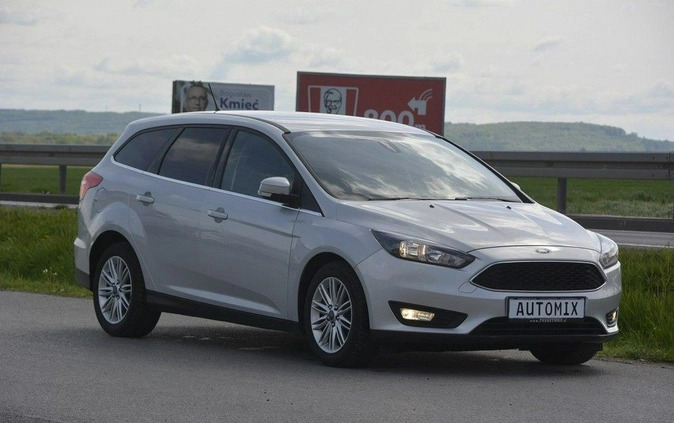 Ford Focus cena 44403 przebieg: 105617, rok produkcji 2018 z Zawiercie małe 497